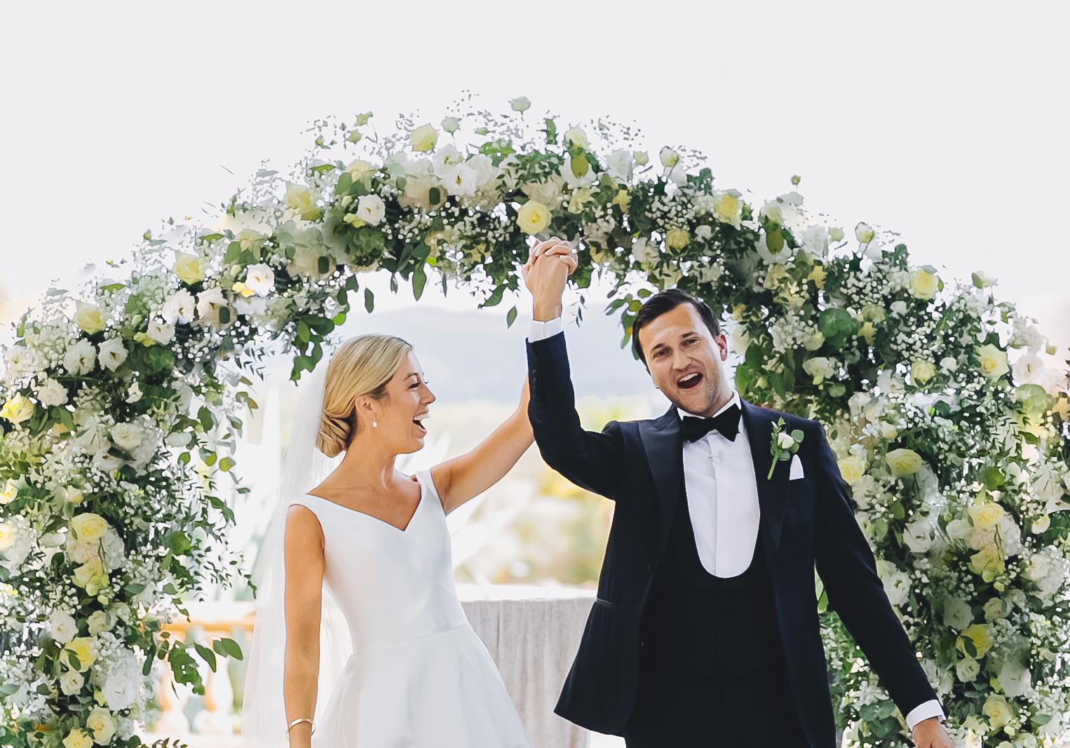 5 Ideas for Posing on Your Wedding Videos